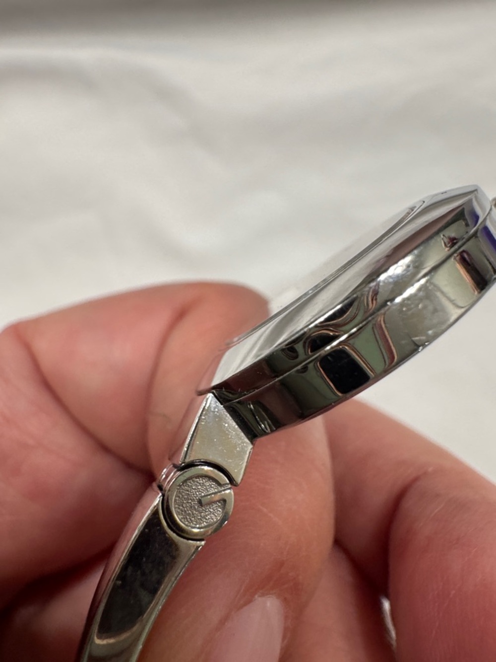 Authentic Gucci Silver Bangle Watch with Green and Red Stripe Dial - Picture 14 of 14